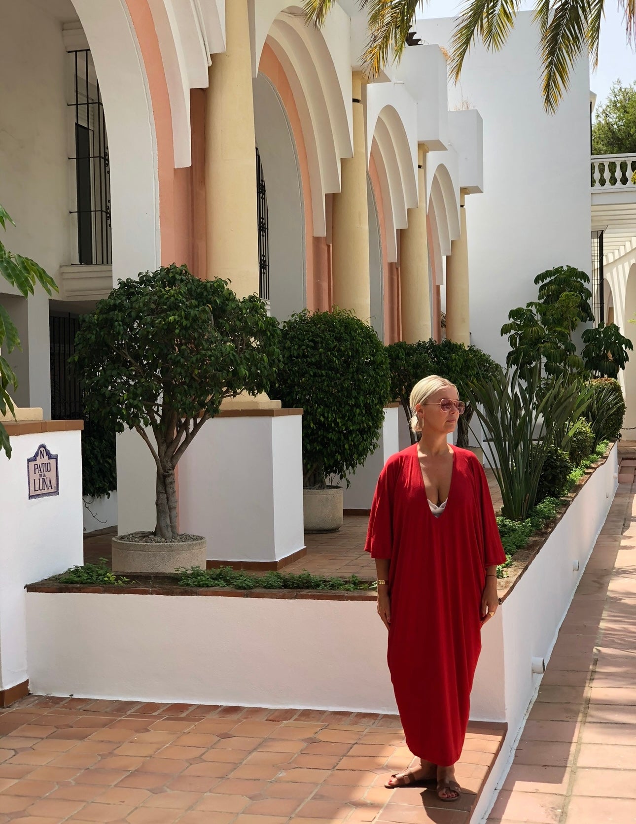 V neck | Red dress