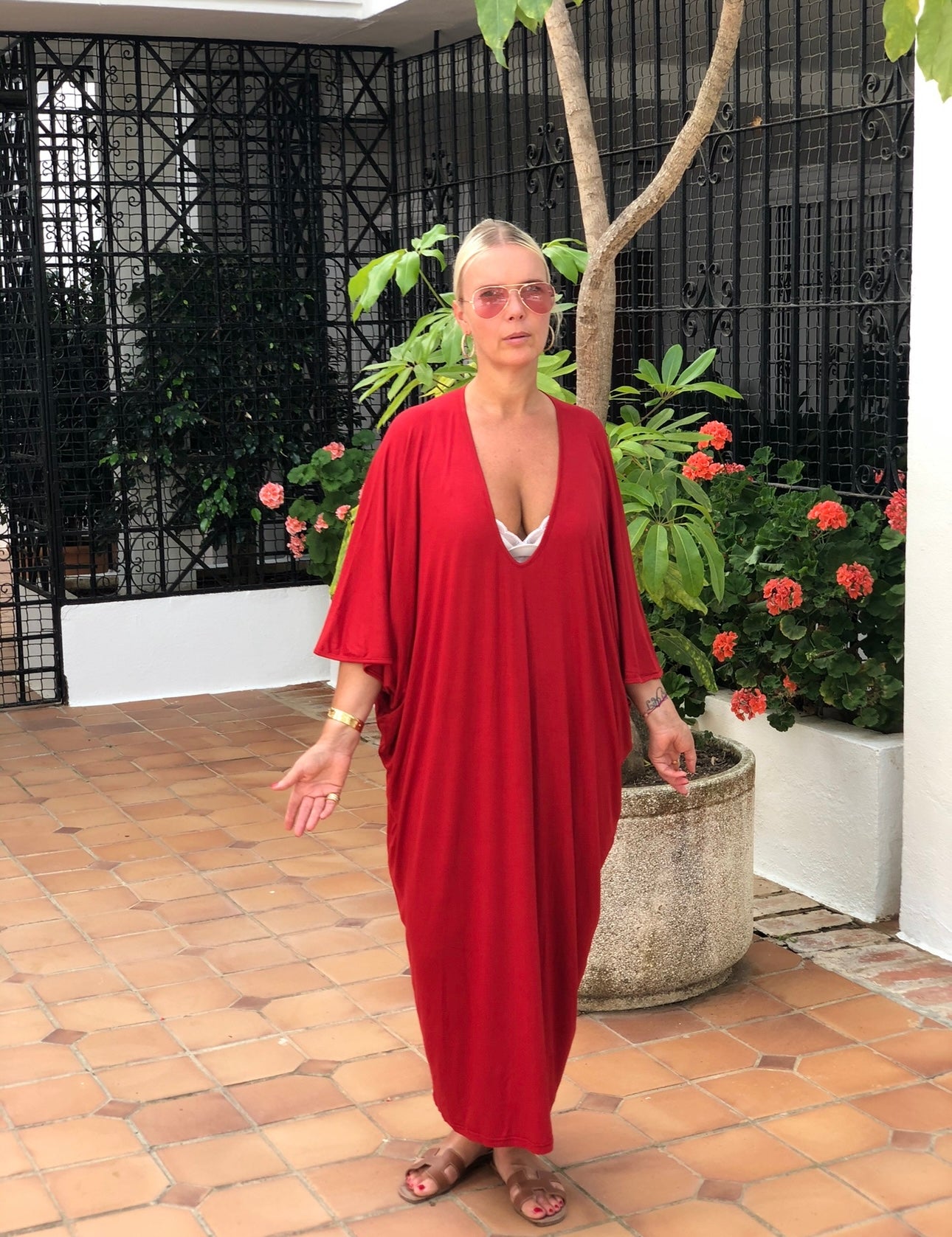 V neck | Red dress