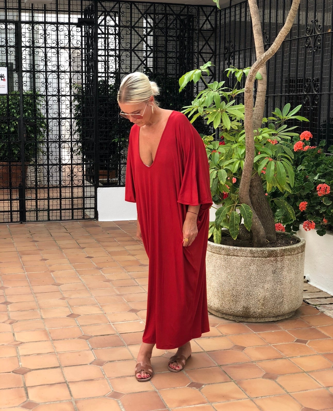 V neck | Red dress