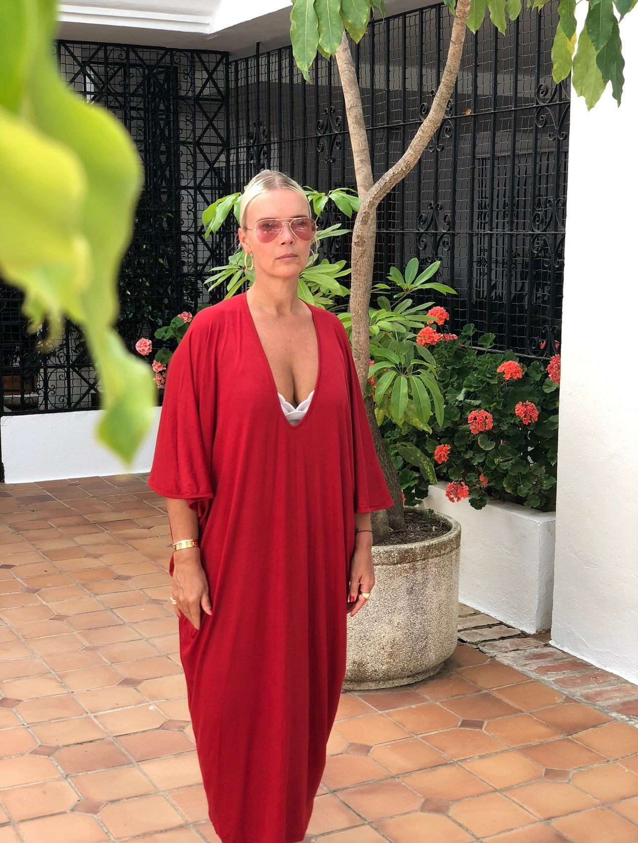 V neck | Red dress